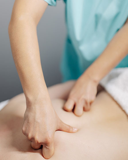 Косметологический массаж лица и тела: польза, виды и можно ли делать при куперозе?